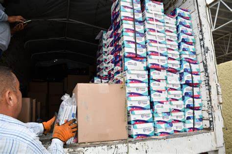 Estado otorga mas de 3 mil uniformes a estudiantes en distintos municipios