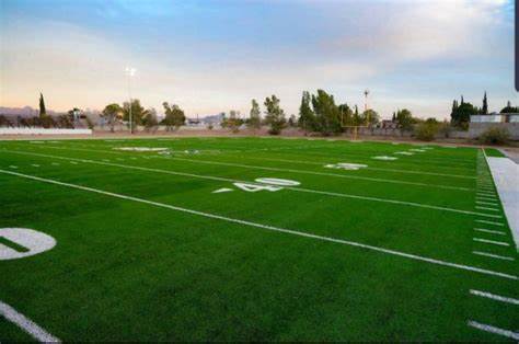 Entregan la cancha de futbol americano remodelada del CBTIS 122