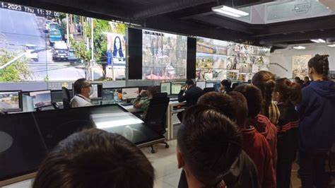 Niños y niñas visitan comandancia norte