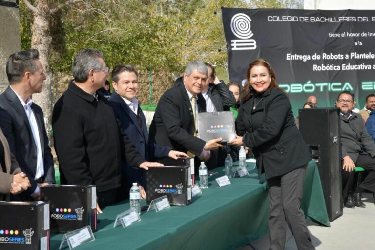 Hacen entrega de kits de robótica a alumnos de COBACH