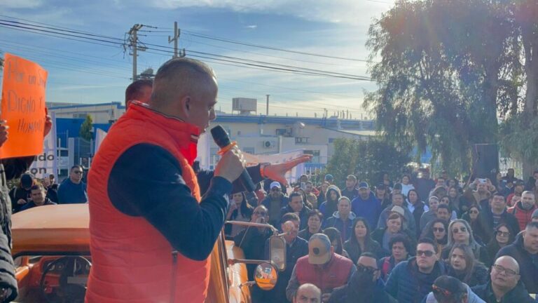 Sección 8 del SNTE llevan a cabo manifestación