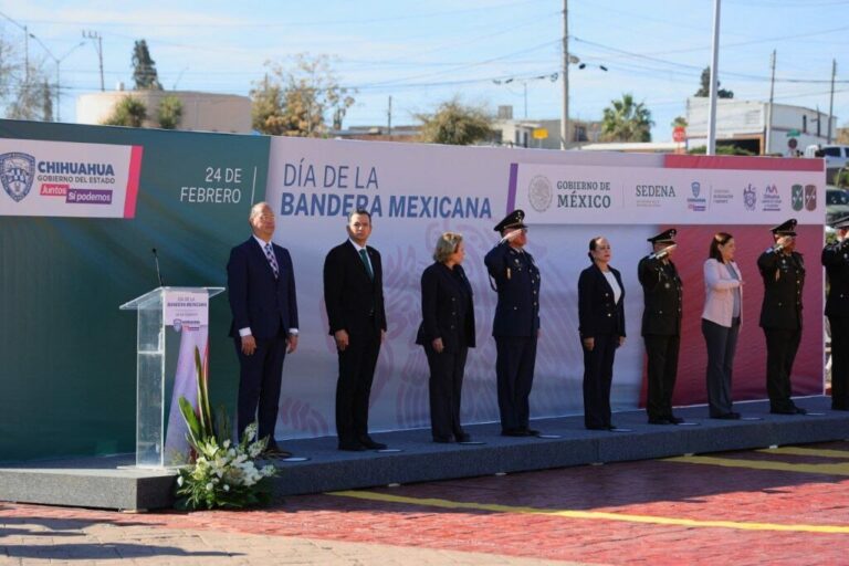Marco Bonilla acompaña al izamiento