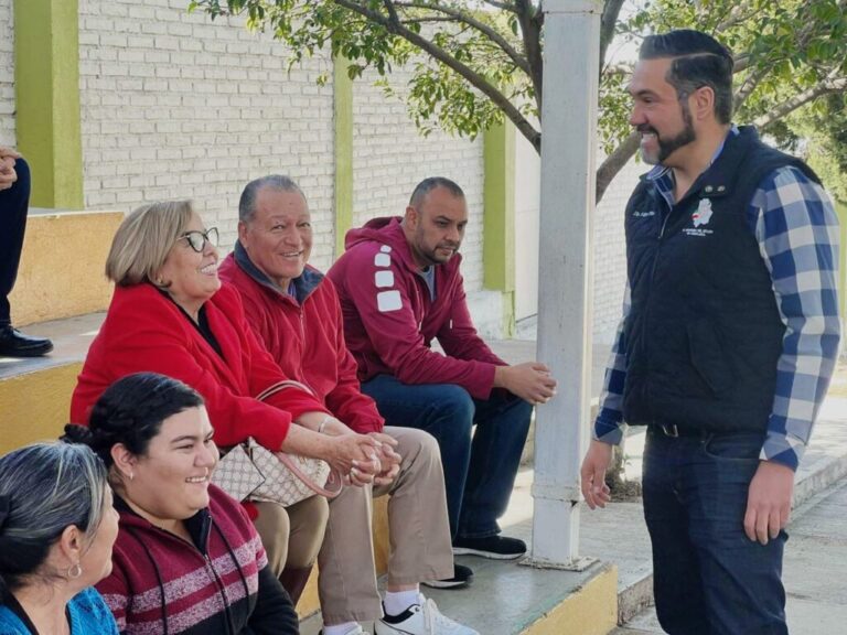 Diputado Edgar Piñon benefició a 15 escuelas con mobiliario