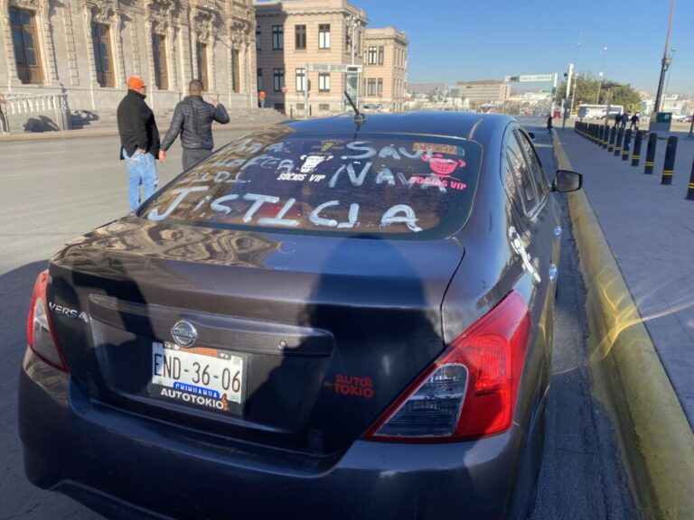 Conductores de aplicaciones protestan para localizar a Irving
