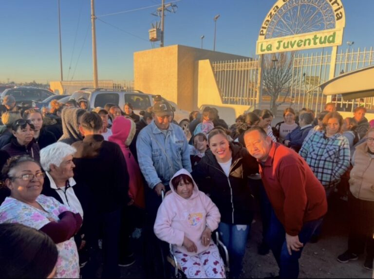 Yesenia Reyes apoya en beneficio a cientos de familias