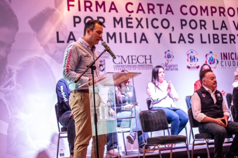 Candidatos firman carta compromiso