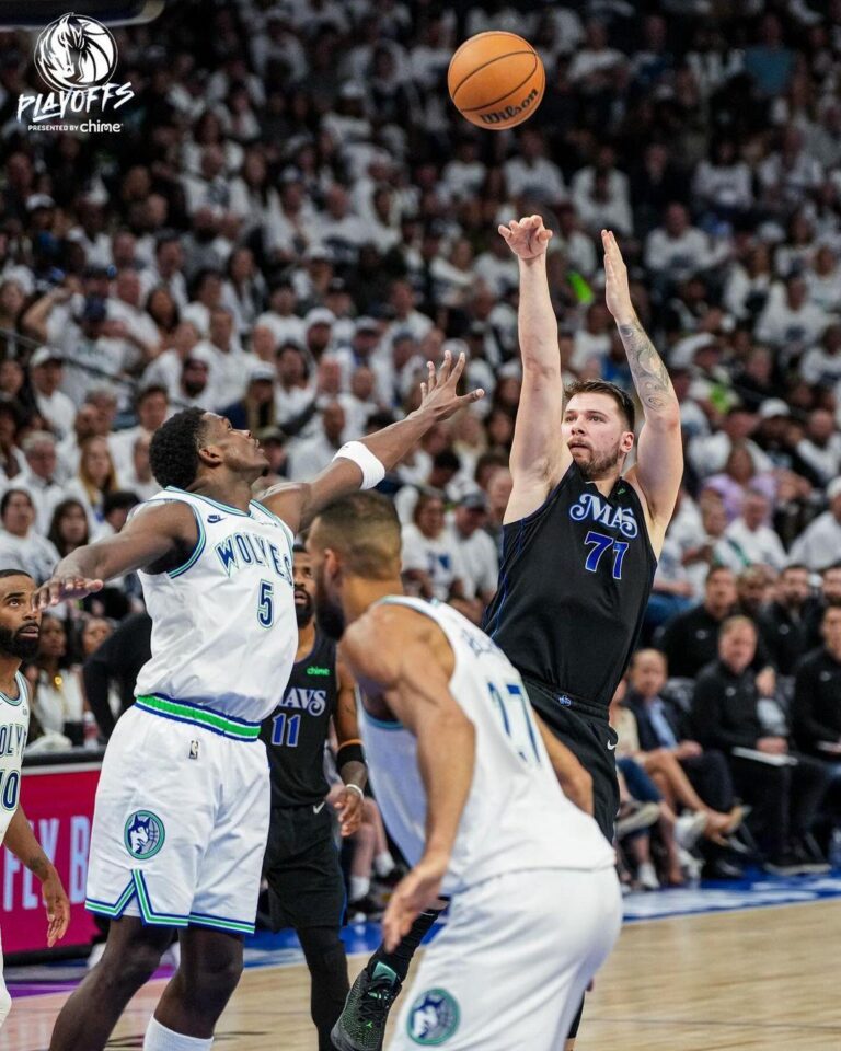 Mavericks rompen barreras, 2-0 de visitantes