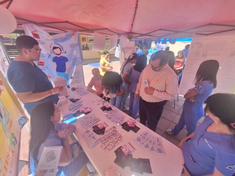 Facultad de Odontología lleva a cabo su primer feria de la Salud