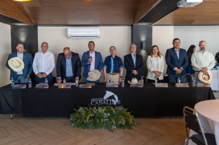 Alcalde participa en 14va Asamblea de la ANCCCM