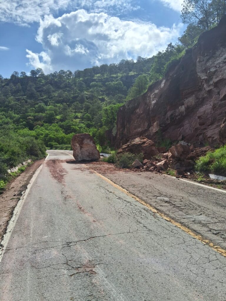 Liberan tramo en carretera Parral-Guadalupe y Calvo