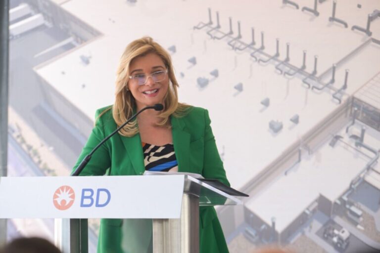 Colocan primera piedra en nueva planta en Cd. Juárez