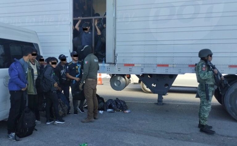 250 Inmigrantes en tractocamión