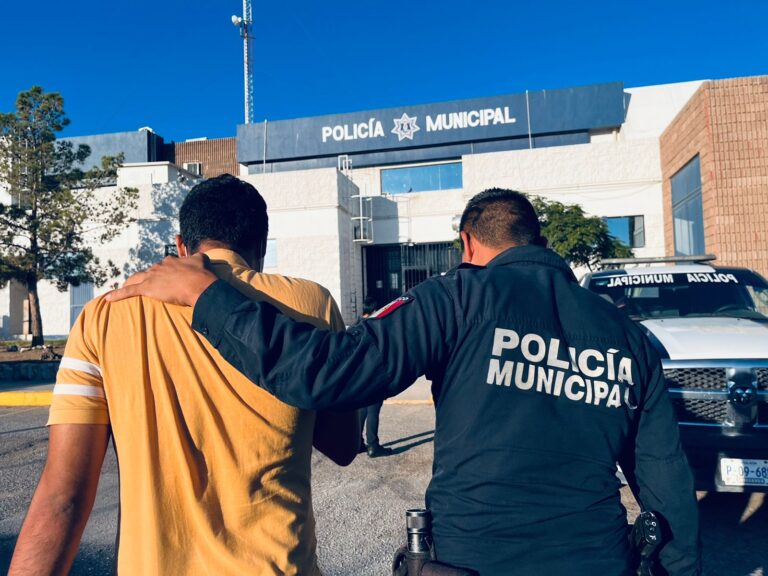 Resguardan policías a personas en situación de movilidad