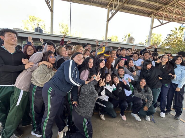 Entregan maquina para metalmecánica en Conalep