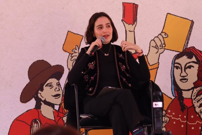 Ana Lucia de MC renuncia, y se va a MORENA