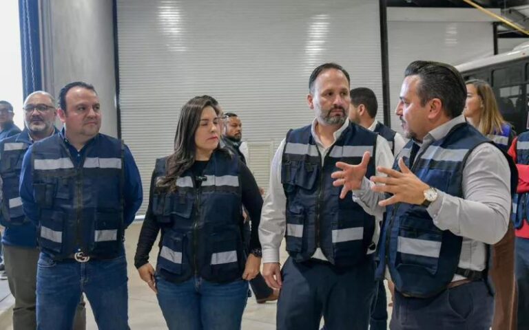 De la Peña supervisa instalaciones de JuarezBus