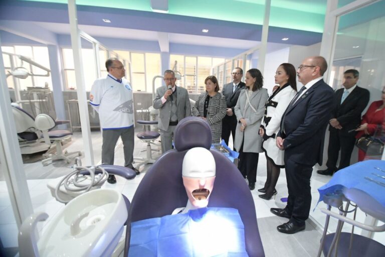 Clinica de posgrado en odontología en la UACH