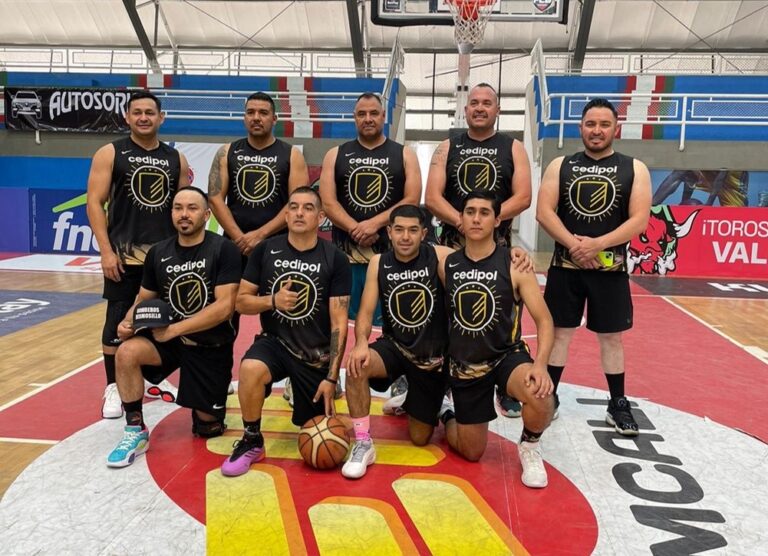 Policias y bomberos obtienen medallas en competencia en Colombia