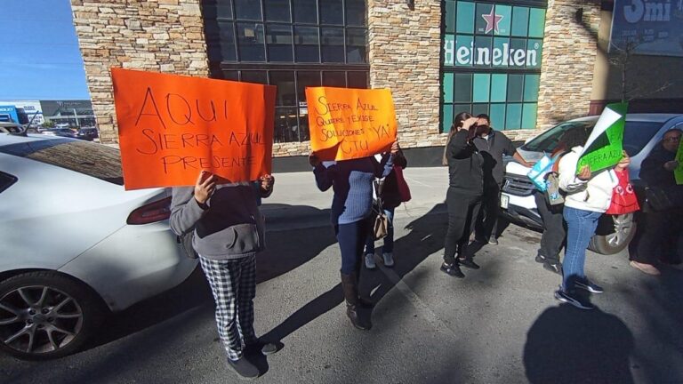 Vecinos de Sierra Azul se manifiestan