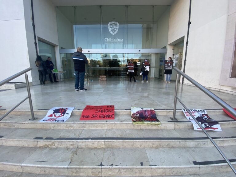 Manifestantes toman Secretaría de Hacienda