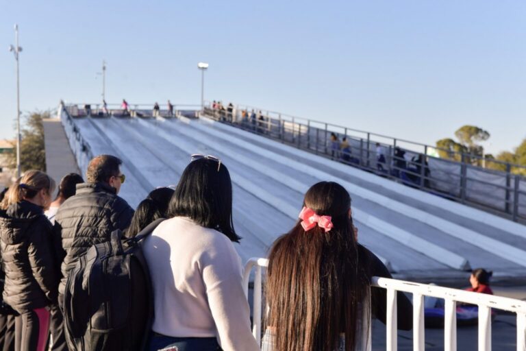 Chihuahuenses felices con las atracciones del centro