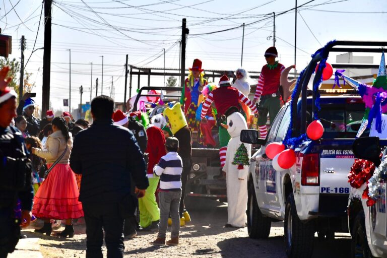 Caravana navideña en Nuevo Casas Grandes
