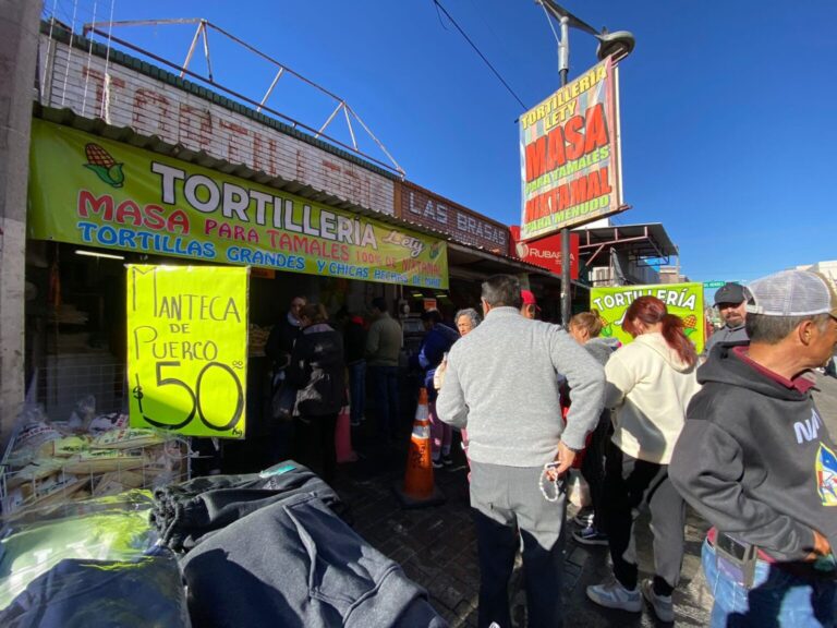 Establecimientos llenos por compras de cena navideña