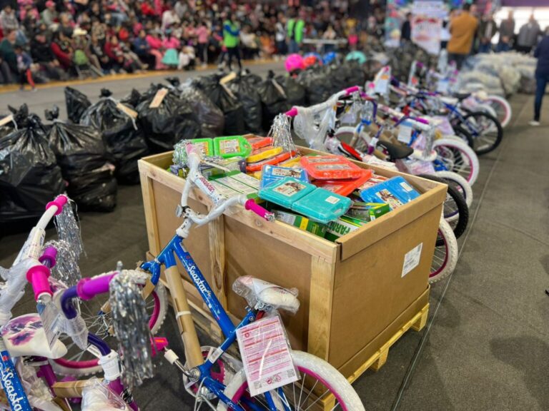 Gobierno lleva alegría en Radioteleton