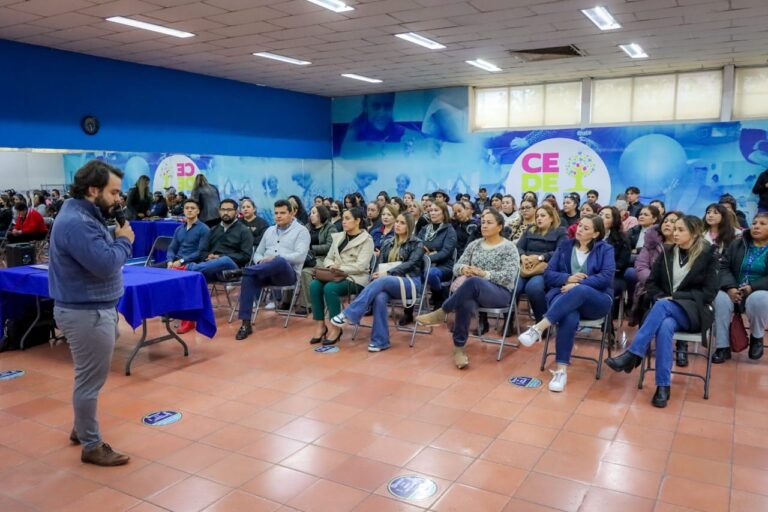 Conferencia de Sexualidad en personas con discapacidad impartida por el DIF