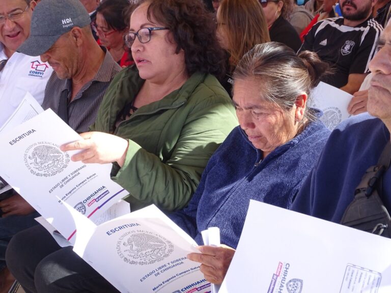 Entrega de escrituras de propiedad