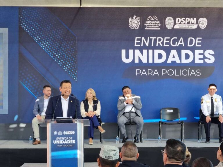 Hacen entrega de patrullas a elementos de seguridad