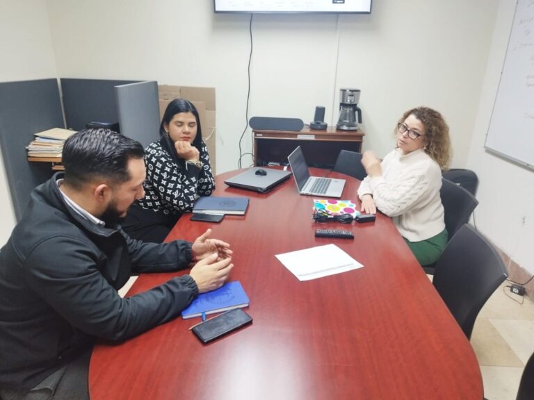 FGE muestra a representantes de empresas plataforma virtual de denuncias