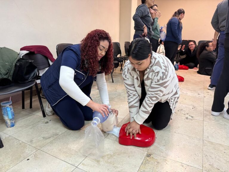 FEN-UACH capacita a personal del IMSS en RCP