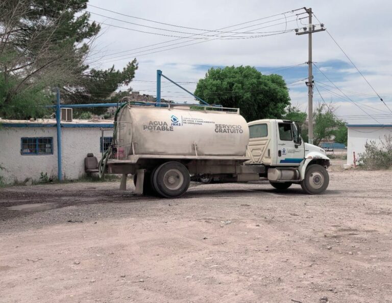 Chofer de JMAS cachado vendiendo pipas de agua
