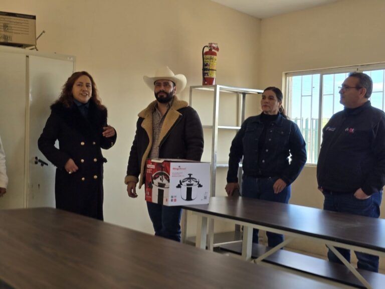 DIF estatal dona cocina y comedor a Telebachillerato