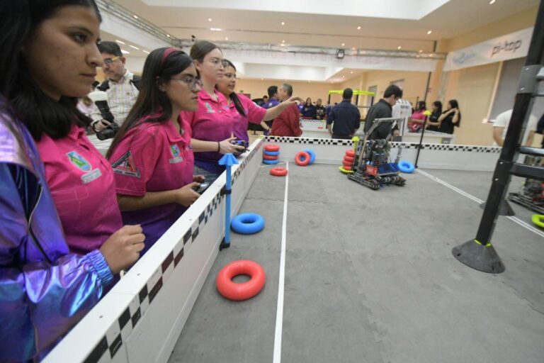 Uach es sede del campeonato de robótica