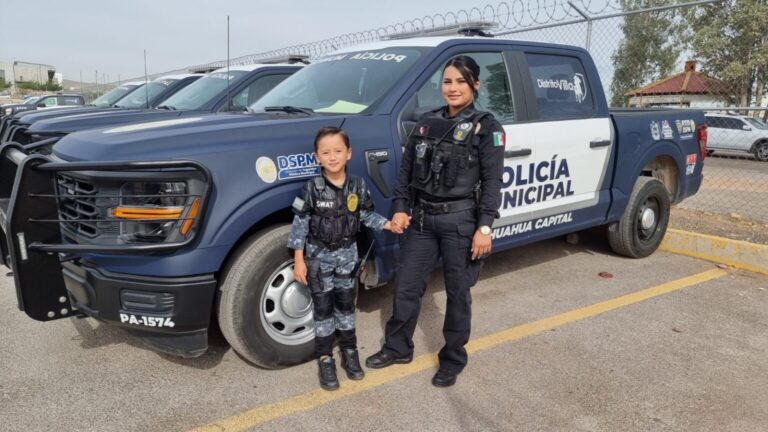 Por el día de la niñez, participan hijos de policías y bomberos