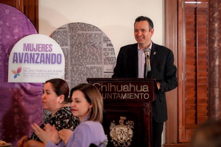 Alcalde reconoce importancia de mujeres en desarrollo económico