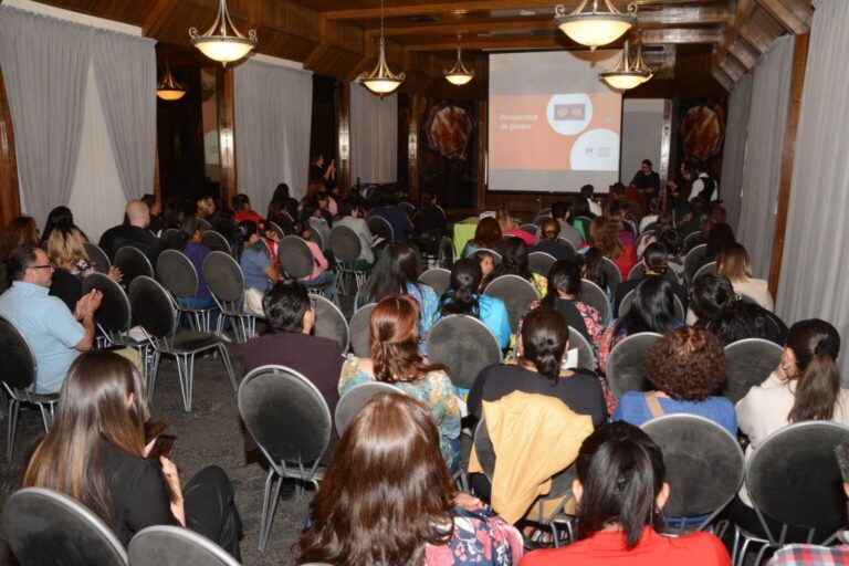 Octavio Borunda presente en evento mujeres verdes