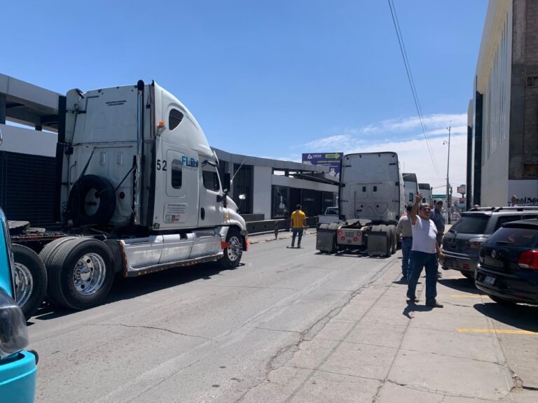 Toman instalaciones de la FGR en la capital