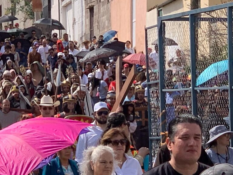 Viacrusis en templo San Antonio de Padua