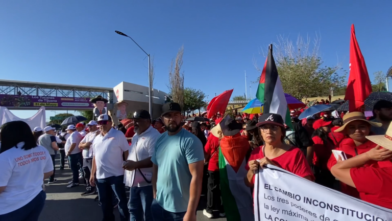 Integrantes del CNTE se unen a marcha