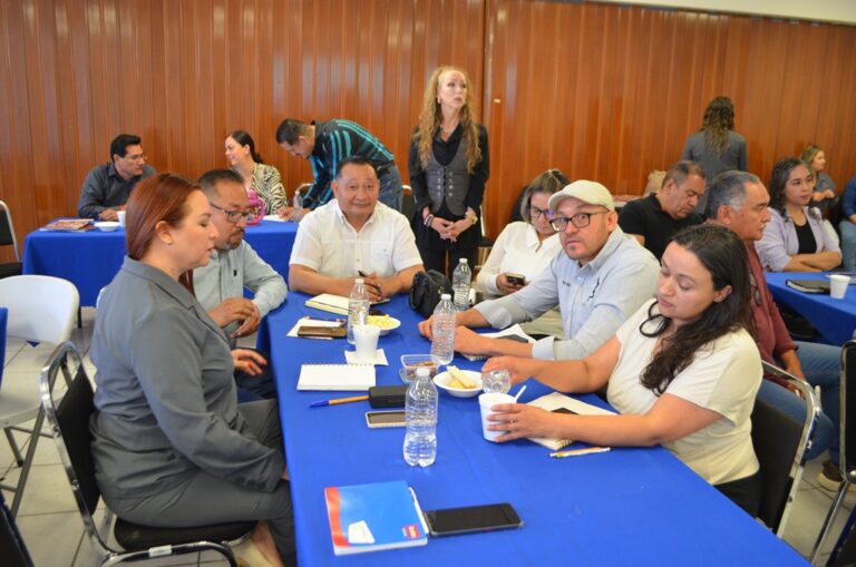 Capacitan a personal educativo obre detección contra violencia