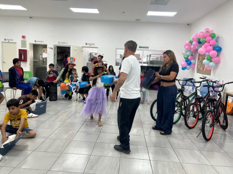 CMIC entregó 800 juguetes a asociaciones civiles