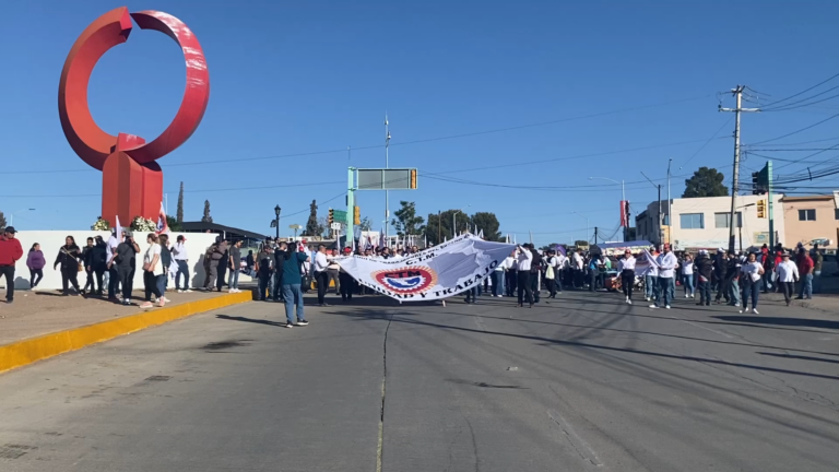 Sindicalizados llegan a Monumento Mártires del Trabajo