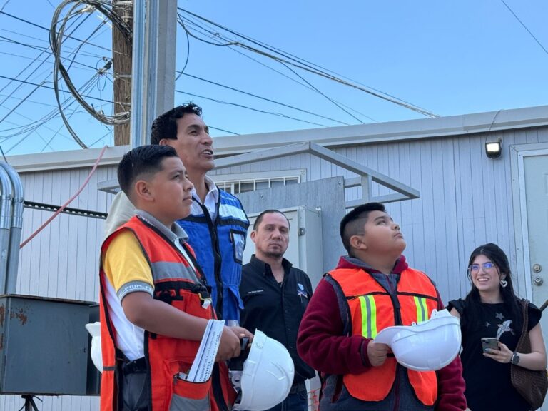 Niños conocen instalaciones de la policía
