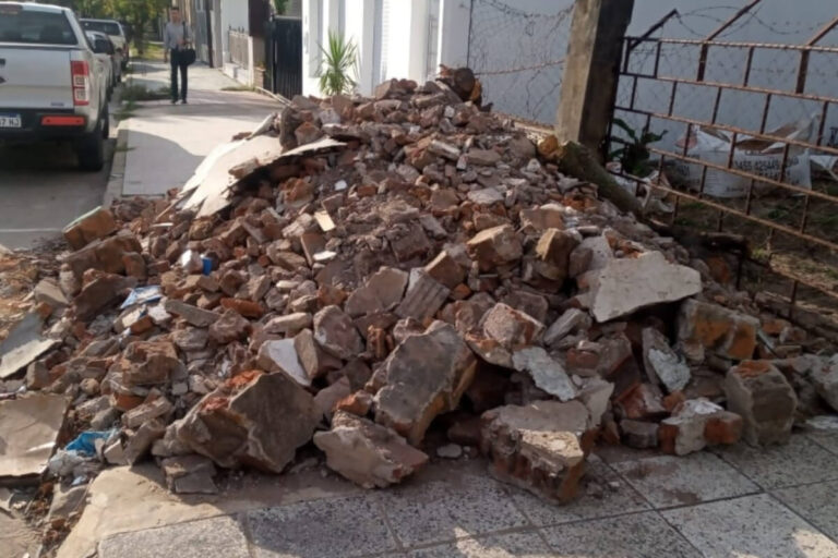 Muchos ciudadanos multados por dejar escombro en lugares prohibidos