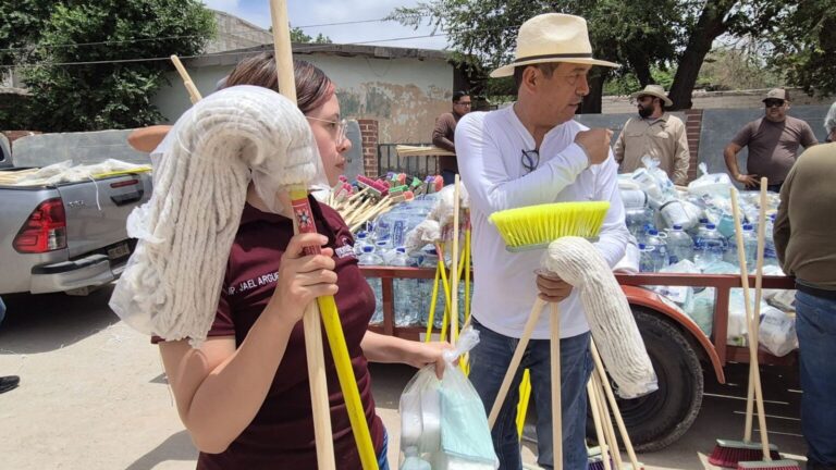 Grupo Parlamentario de Morena lleva agua y materiales médicos a afectados por lluvias