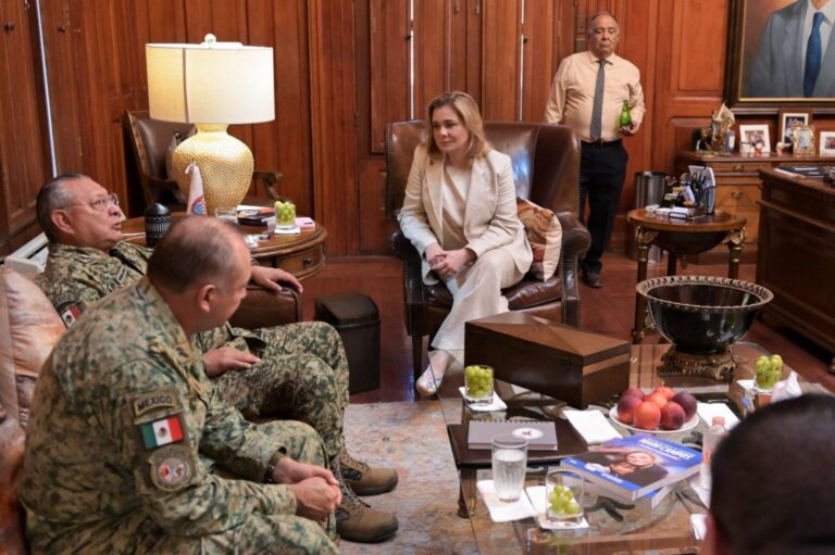 Comandante de 11va Región militar visita palacio de Gobierno