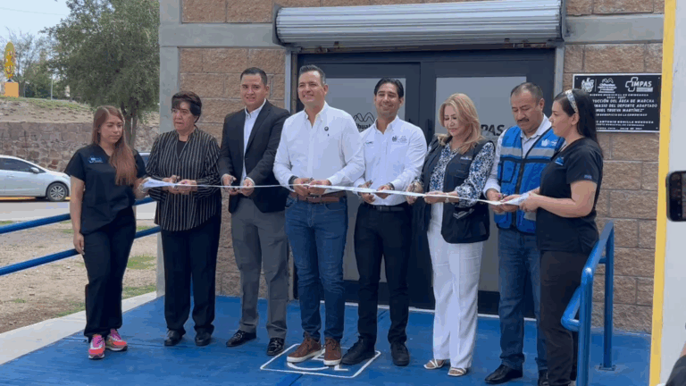 Marco Bonillla inaugura Gimnasio del Deporte